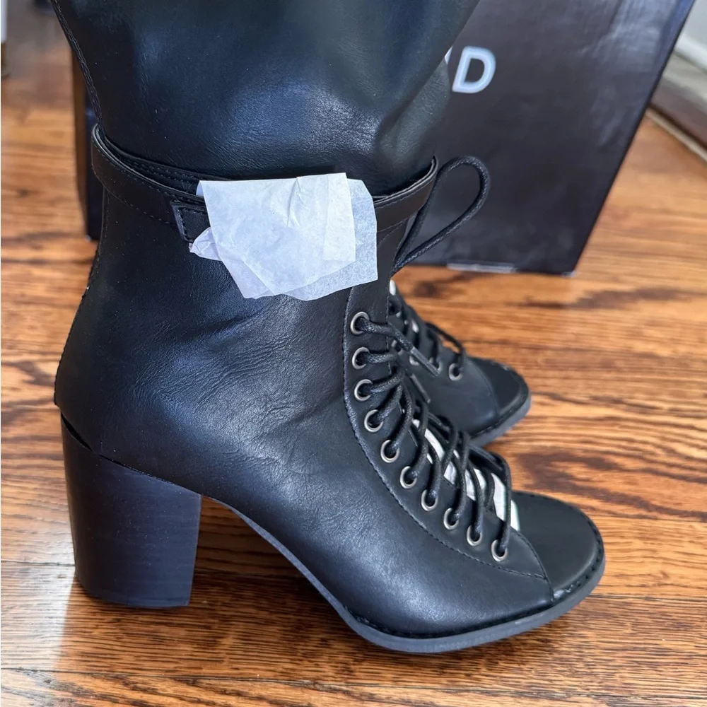 Black Peep Toe Knee-High Lace-Up Boots